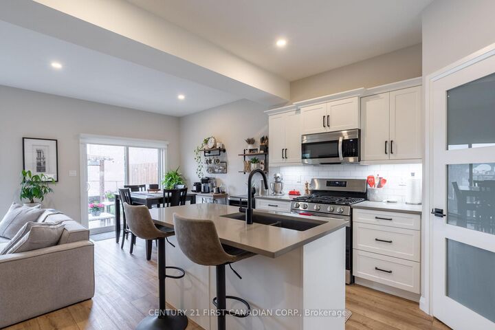 Property Photo:  17 Nicholson Street 26  ON N0M 2J0 