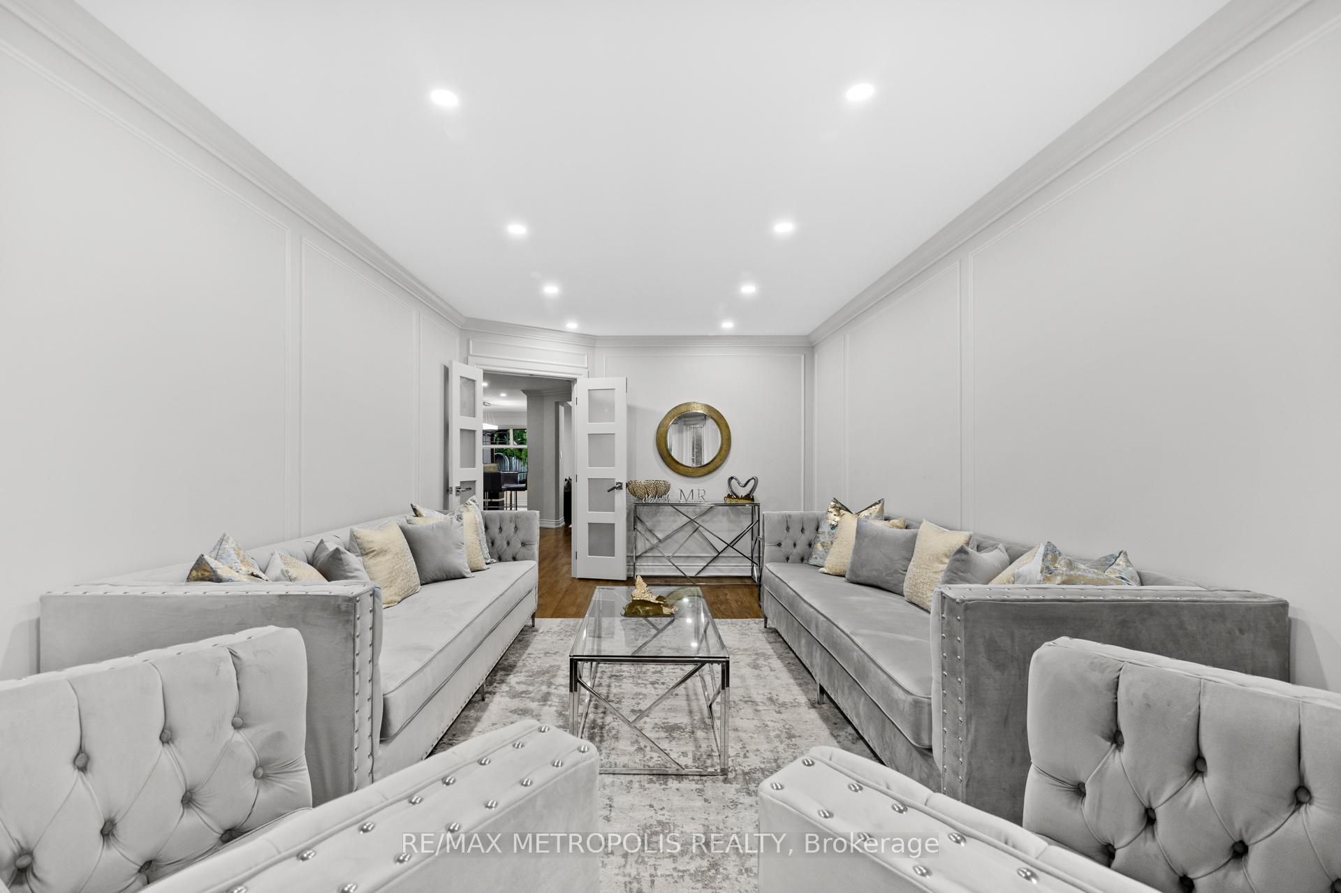 Property Photo:  914 Sproule Crescent  ON L1K 2C8 