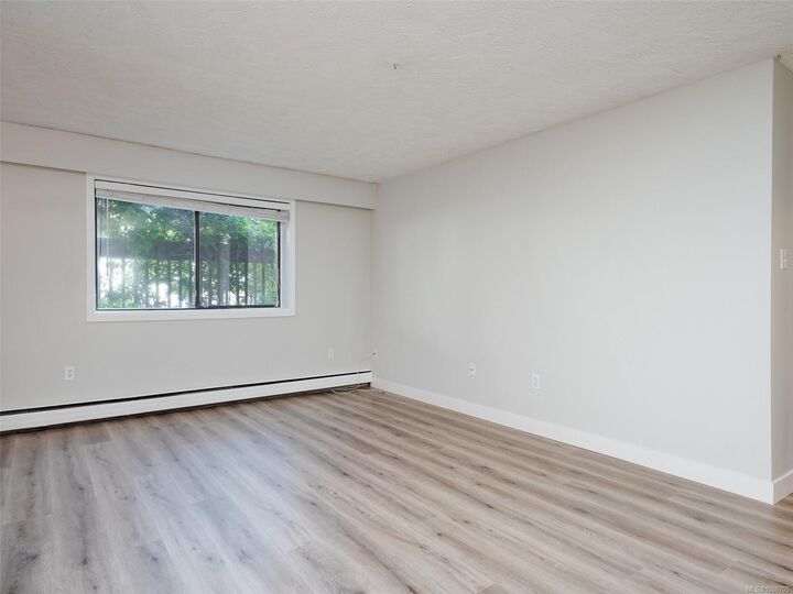 Property Photo:  1975 Lee Ave 113  BC V8R 4W9 