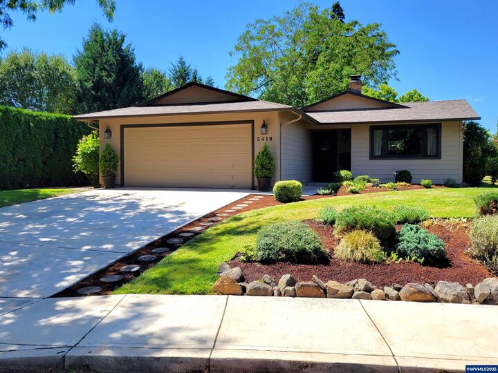 Property Photo:  5419 Kalmia Dr NE  OR 97303 