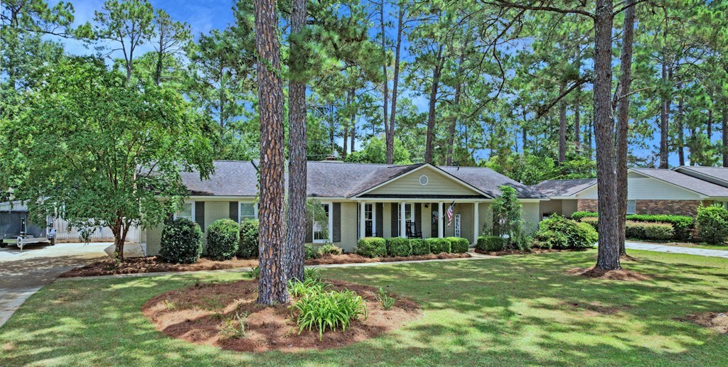 Property Photo: 2323 Hawthorne Drive GA 31707