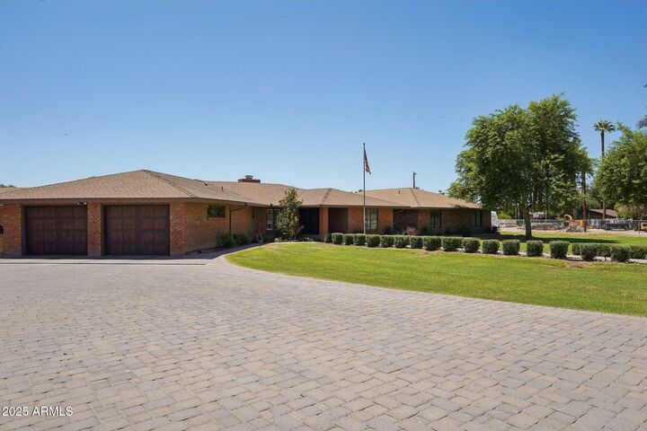 Property Photo: 4041 E Hermosa Vista Drive AZ 85215