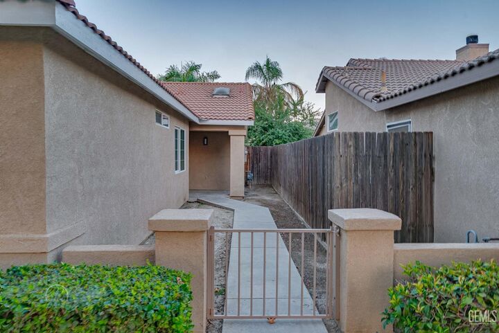Property Photo: 5004 Mill Wheel Drive CA 93313