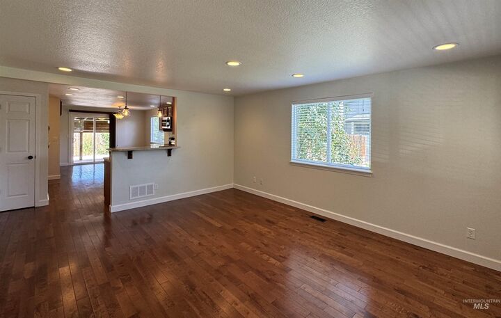 Property Photo: 1412 E Pineridge Dr ID 83716