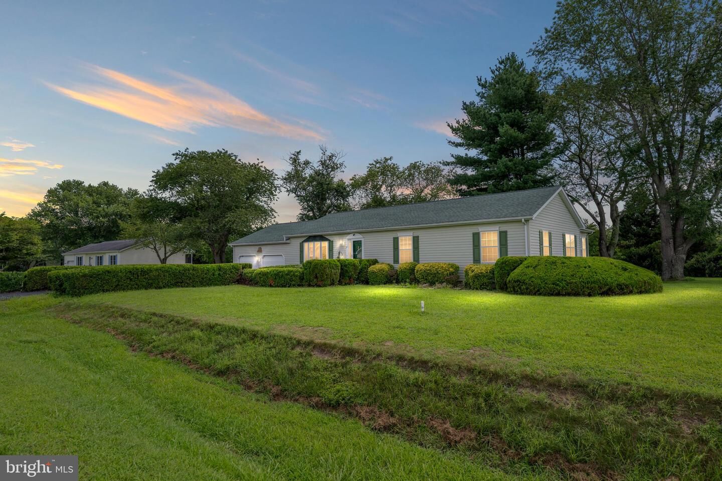 Property Photo: 2 Falcon Crest Drive DE 19951