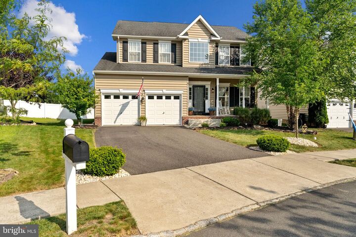 Property Photo:  2139 Larkspur Court  PA 18073 