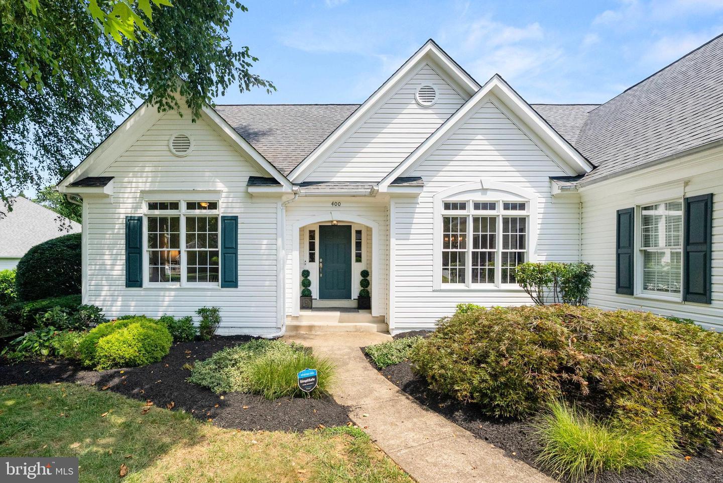 Property Photo: 400 Glenmeade Circle VA 20132