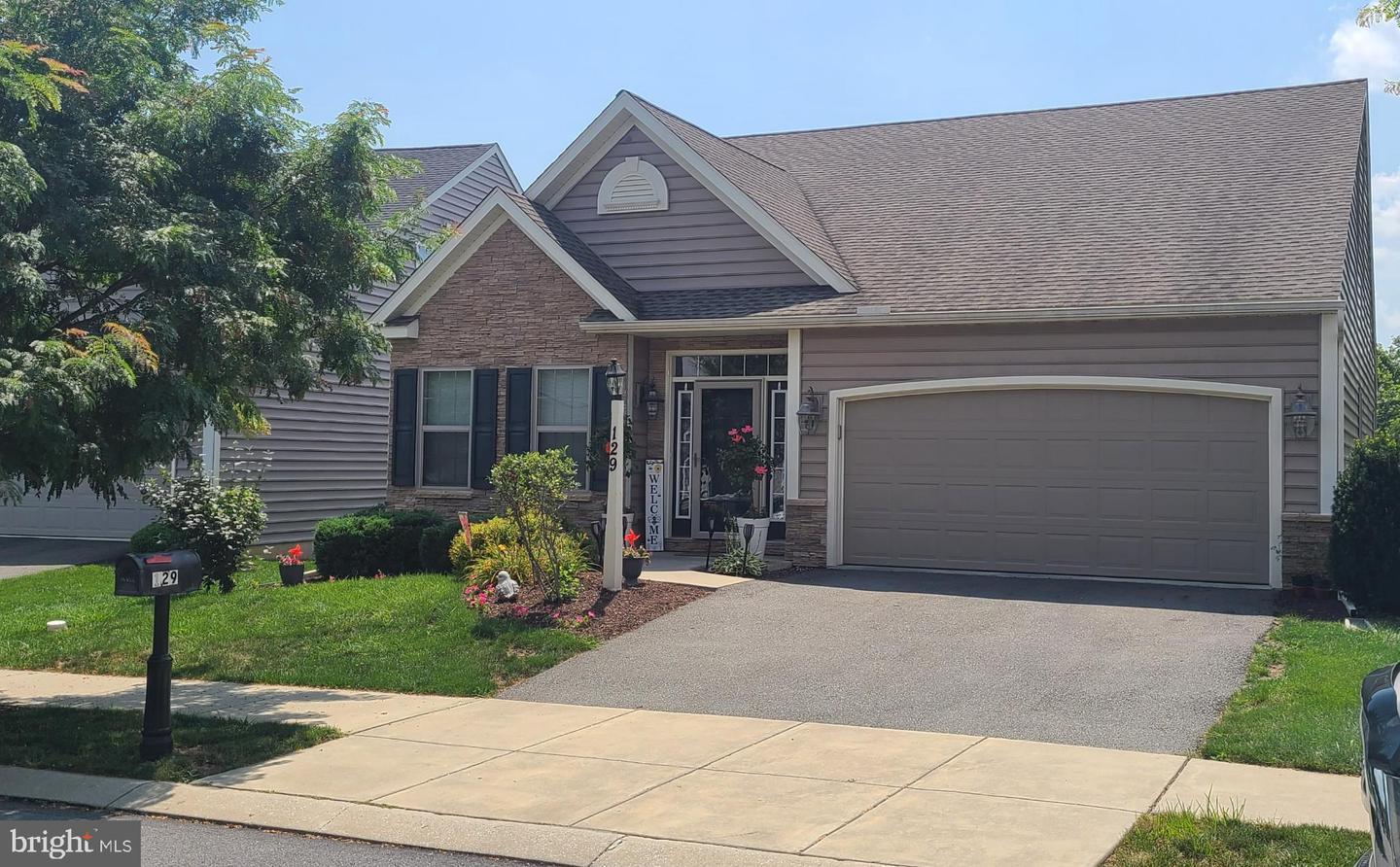 129 Goldenfield Drive  Lancaster PA 17603 photo