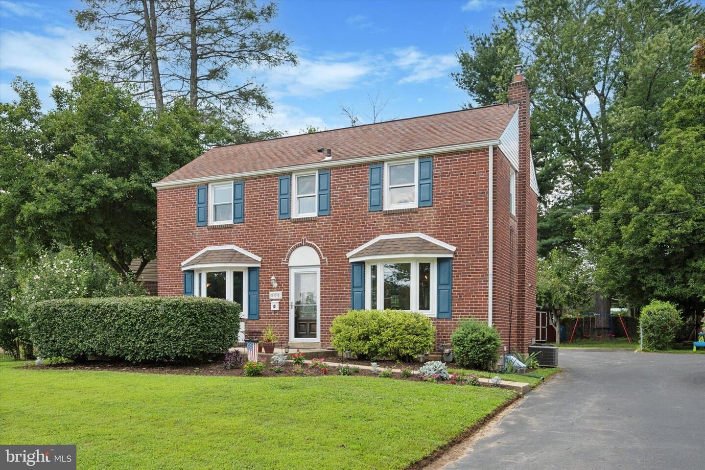 Property Photo: 301 Twin Oaks Drive PA 19083
