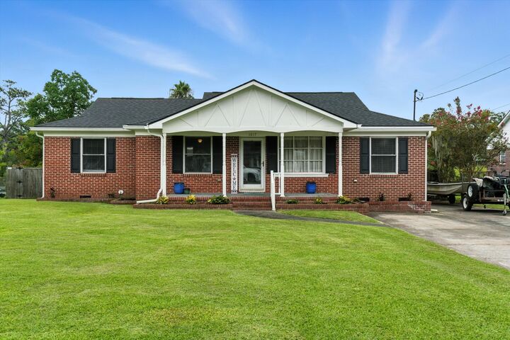 Property Photo:  1017 E Recess Road  SC 29410 