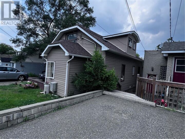 Photo de la propriété:  496 Elm Street  ON P3C 1W3 