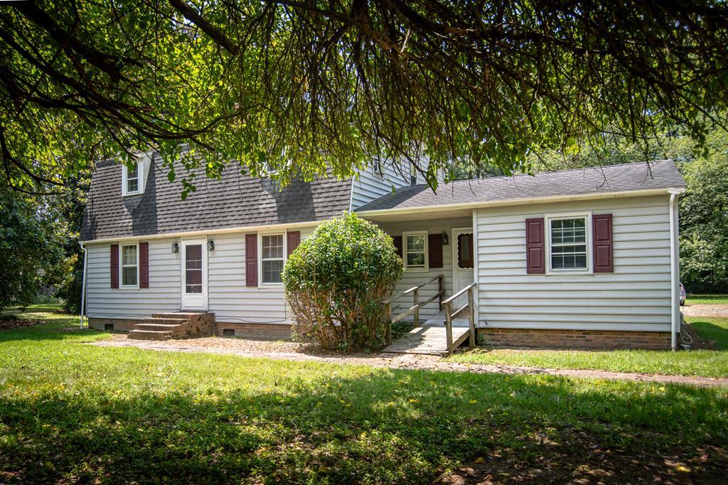 Property Photo: 18543 Hermitage Rd VA 23417