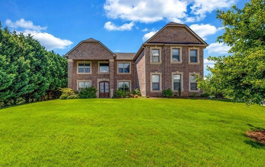 Property Photo: 2606 Bosworth Court NE GA 30013