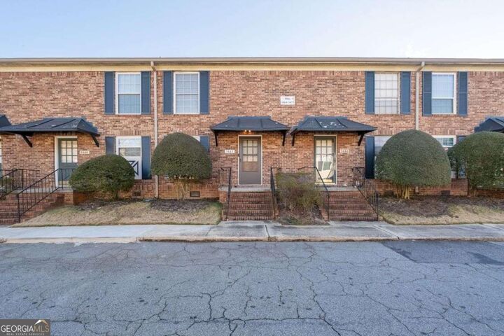 Property Photo: 5667 Kingsport Drive GA 30342