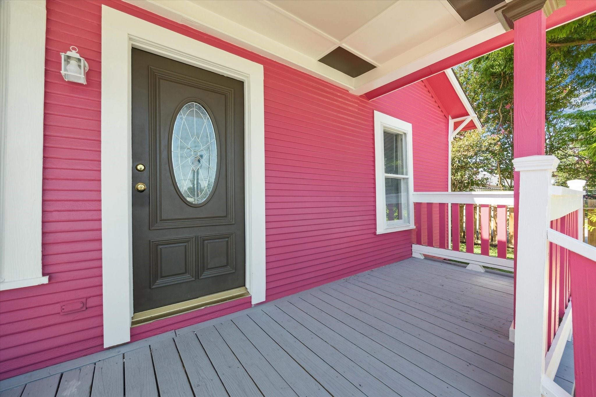 Property Photo: 402 E 29th Street TX 77008