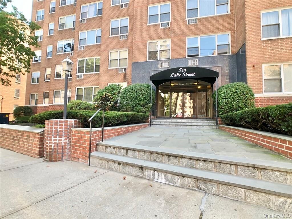 Property Photo:  10 Lake Street 1B  NY 10603 