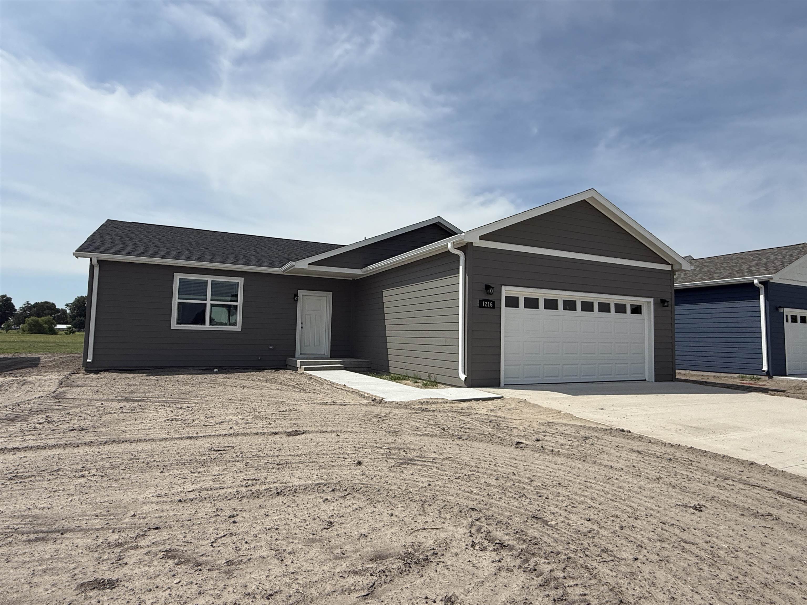 Property Photo: 1216 W 16th NE 69101