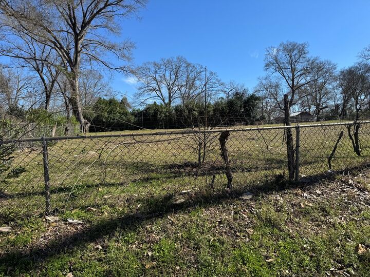 Property Photo: 613 3rd Street TX 75961