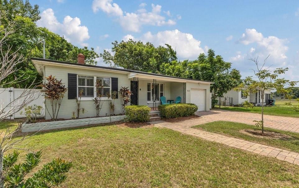 Property Photo: 107 Primrose Court FL 32803