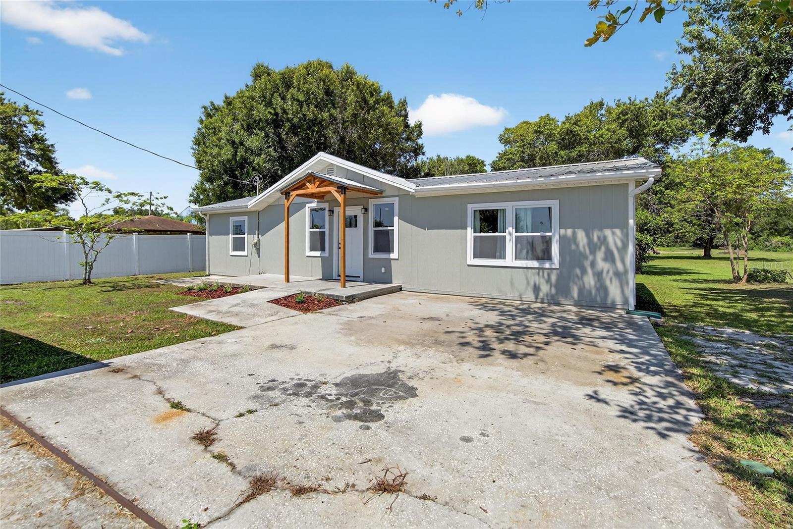 Property Photo: 1120 Walker Road FL 33810