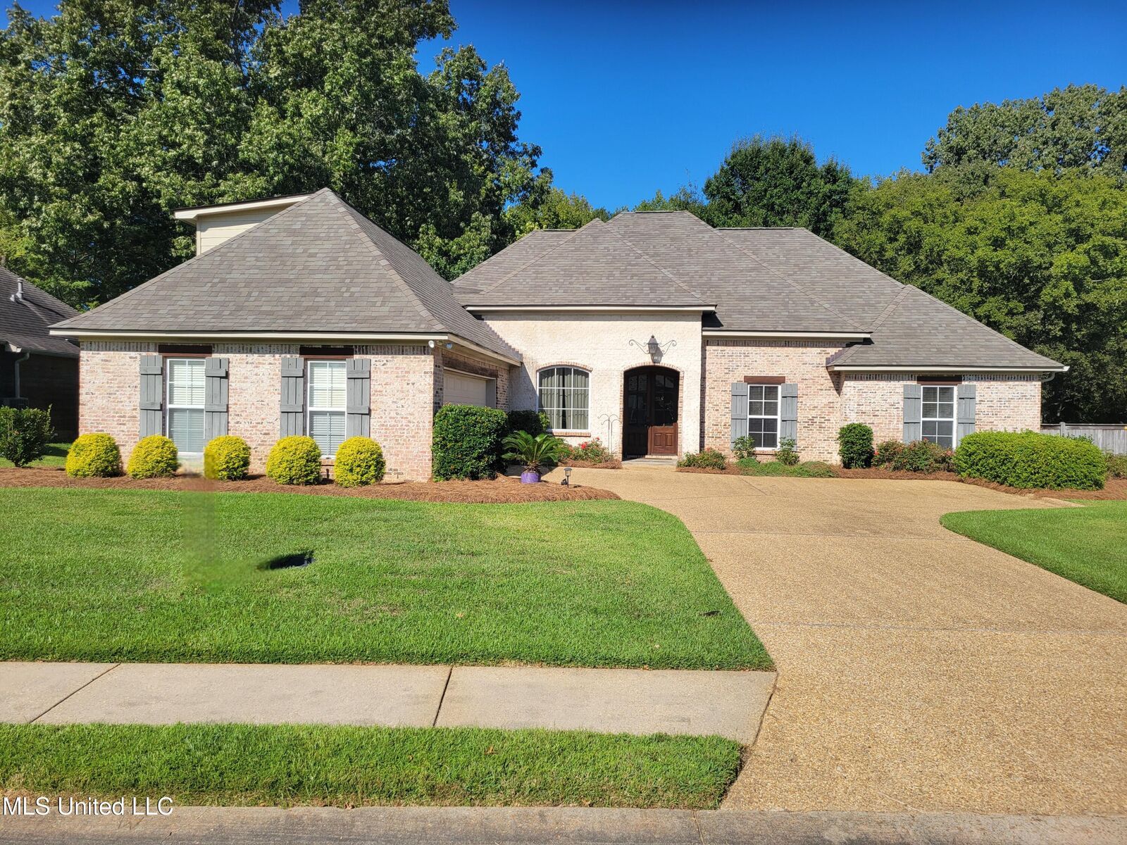Property Photo:  506 Hazelton Drive  MS 39110 