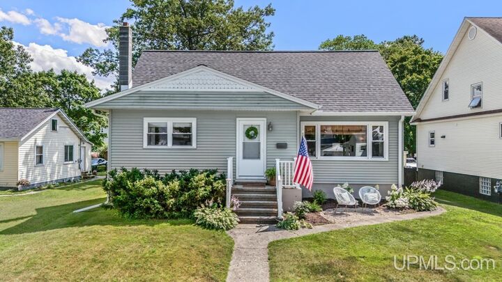 609 Dakota Avenue  Gladstone MI 49837 photo