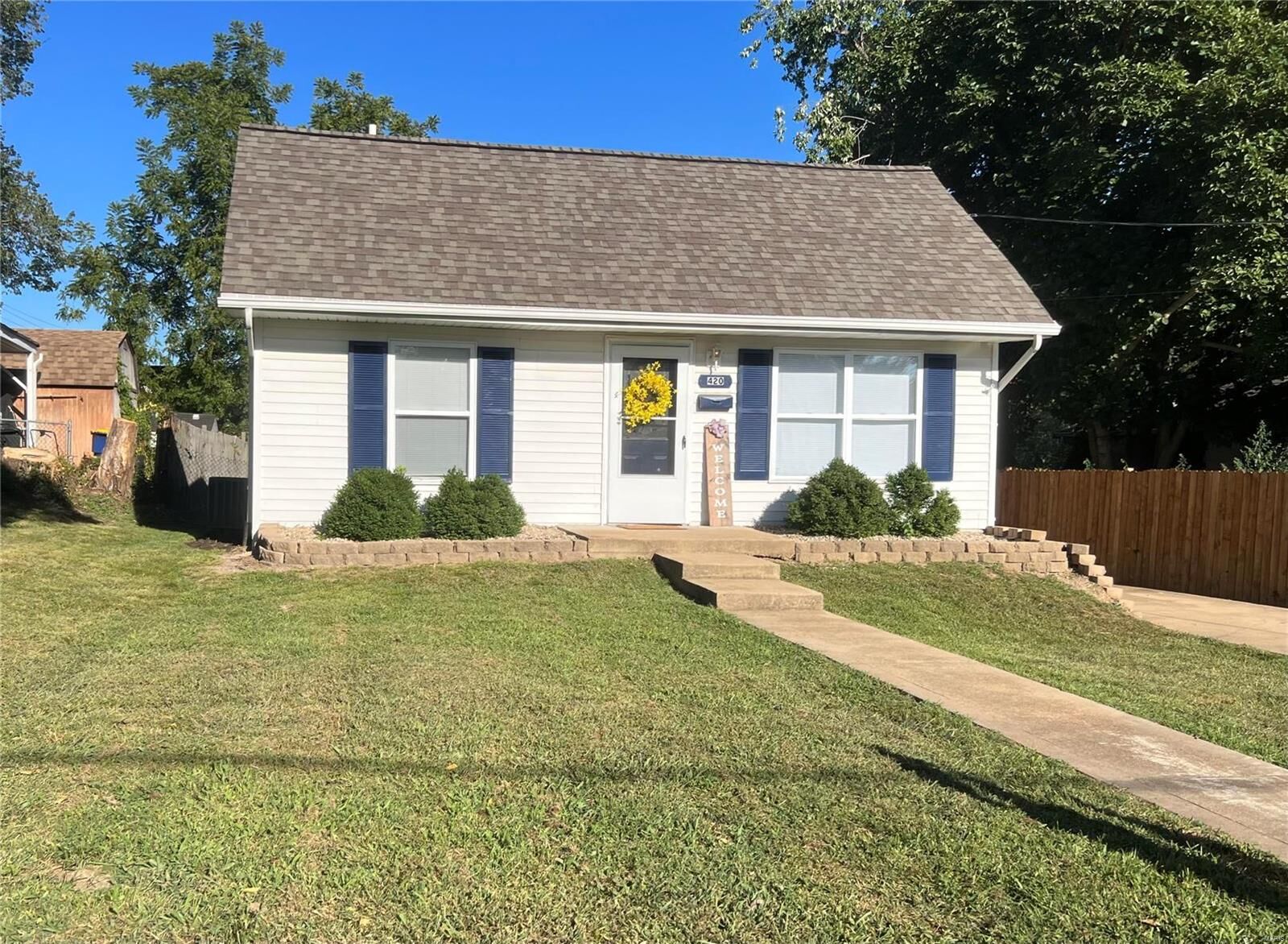 Property Photo:  420 Russell Ave  MO 63028 