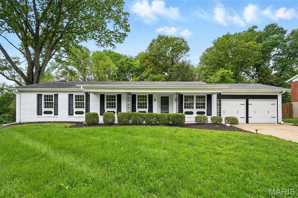 Property Photo: 13106 Dartagnan Court MO 63141