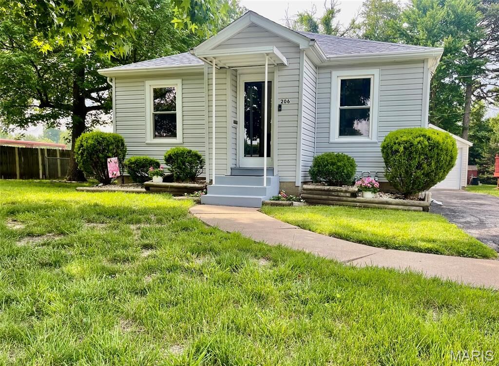 Property Photo:  206 Magnolia Street  IL 62025 