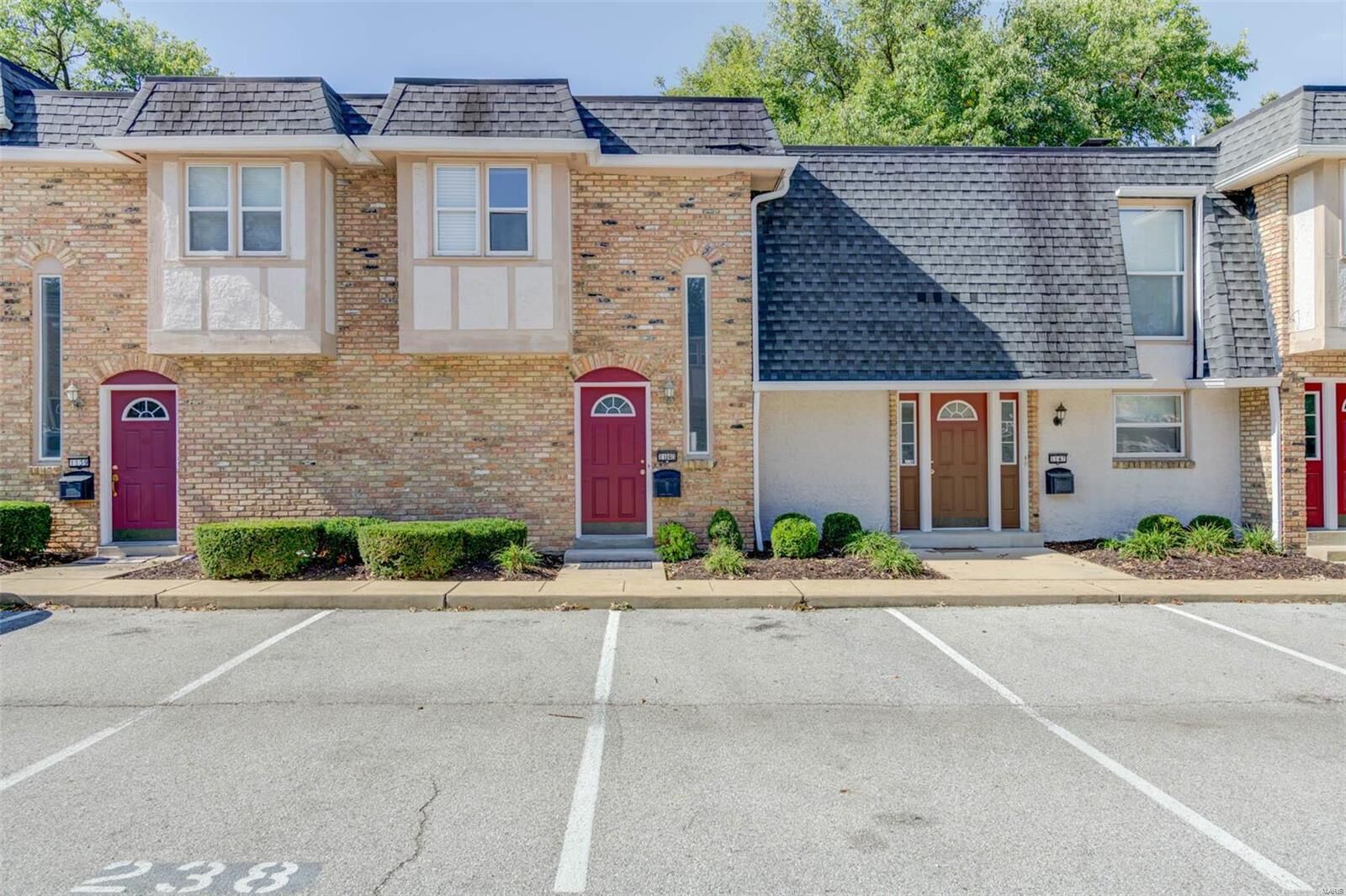 Property Photo: 1143 Rue La Chelle Walk MO 63141