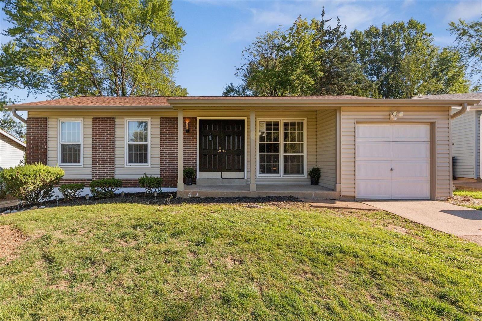 Property Photo: 11684 Altozano Lane MO 63033