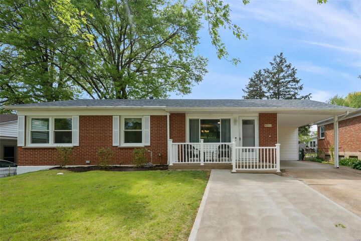 9211 Papoose Drive  St Louis MO 63123 photo