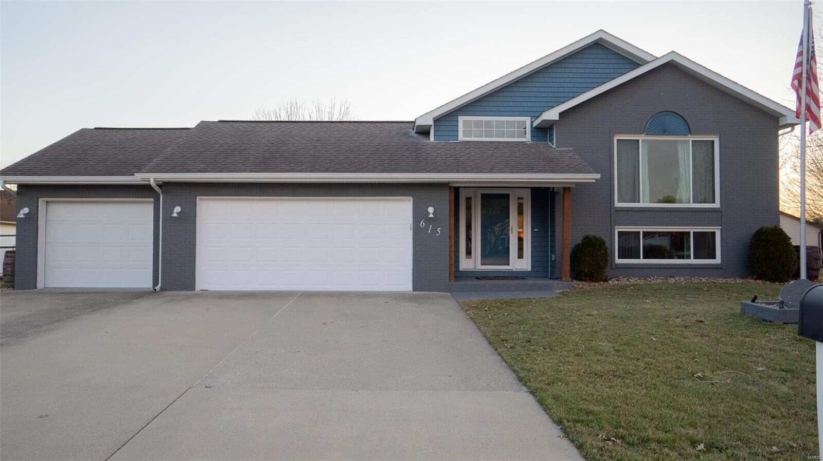 Property Photo:  615 Brookstone Court  IL 62243