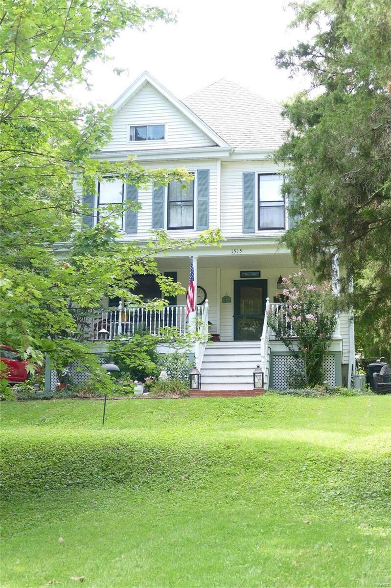 Property Photo: 1515 Hawthorne Place MO 63117