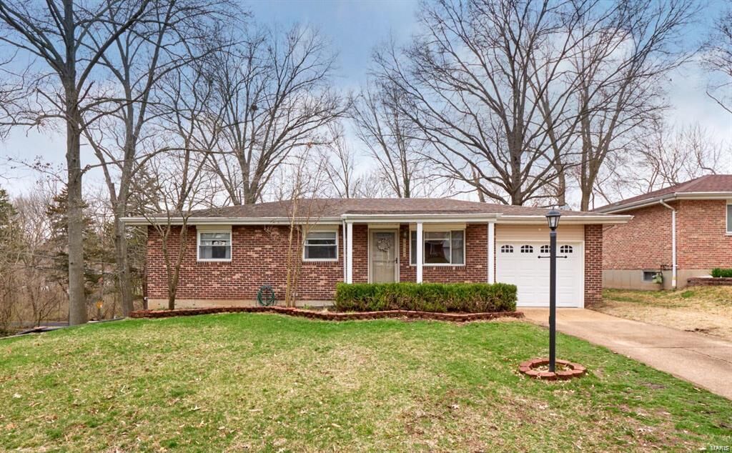 Property Photo:  2643 Wessex Drive  MO 63125 