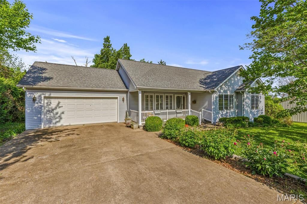 Property Photo: 702 Oak Street MO 63645