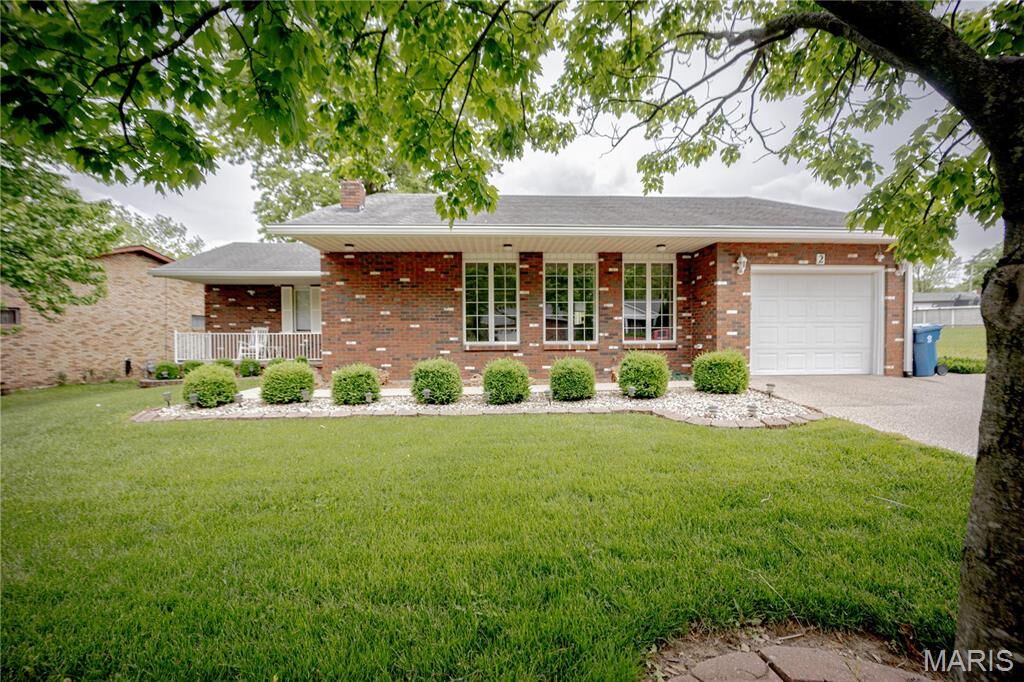 Property Photo:  2 Michael Court  IL 62010 