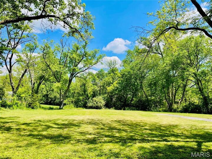 Property Photo: 8 Chasselle Lane MO 63141