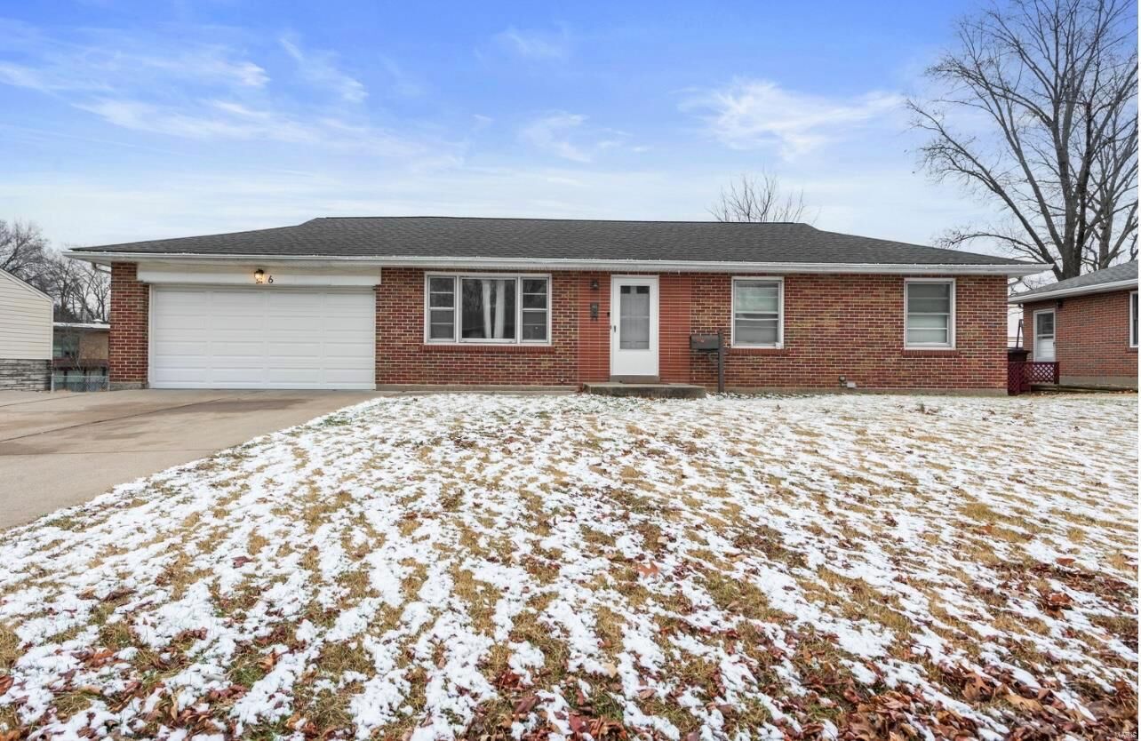 Property Photo: 6 Sandringham Lane MO 63135