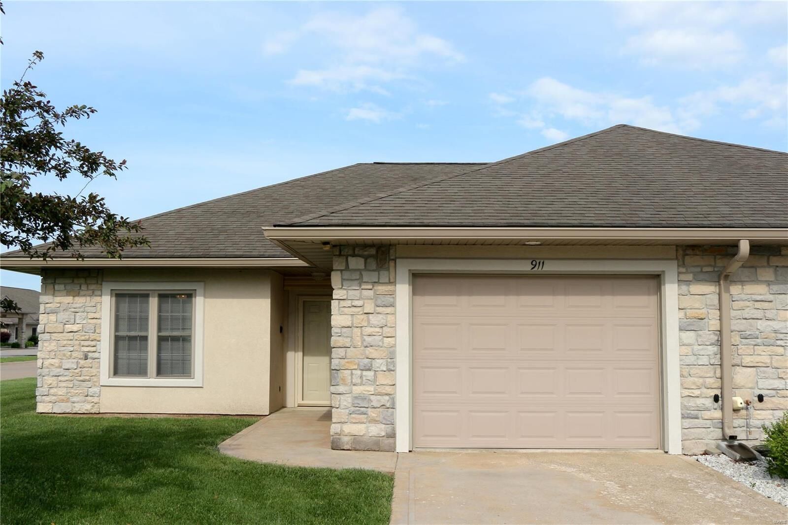 Property Photo:  911 Aspen Avenue  MO 63383 