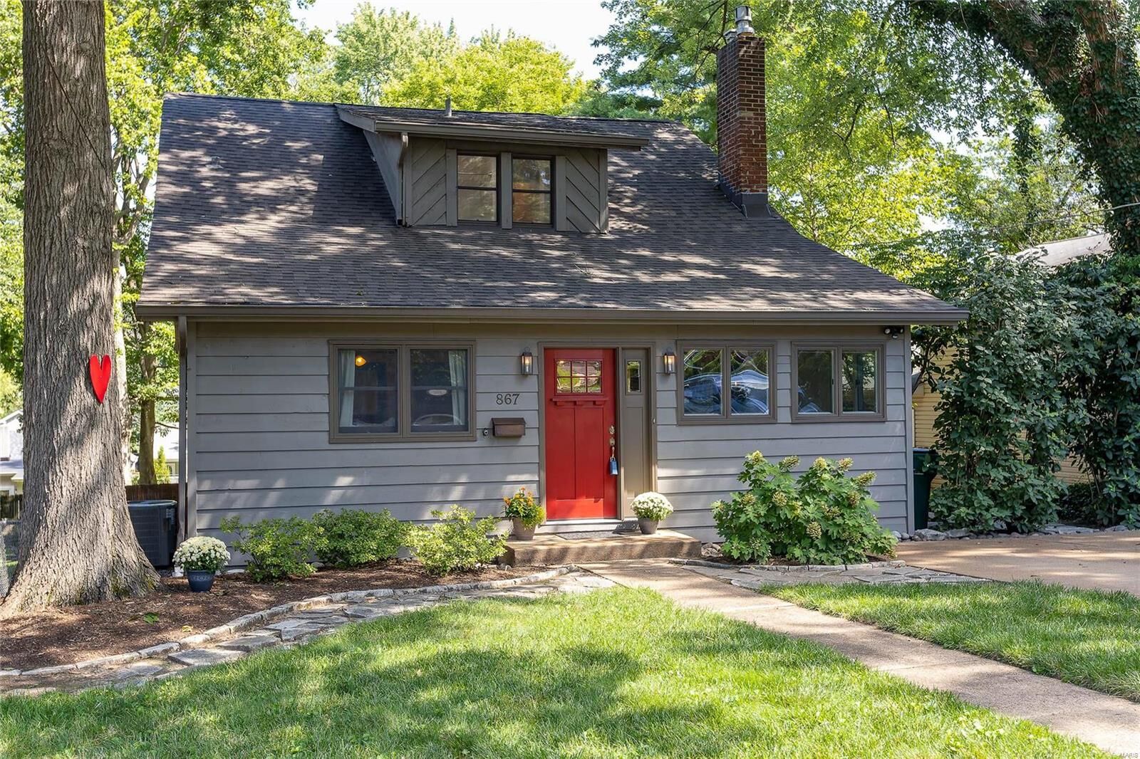 Property Photo: 867 Tuxedo Boulevard MO 63119