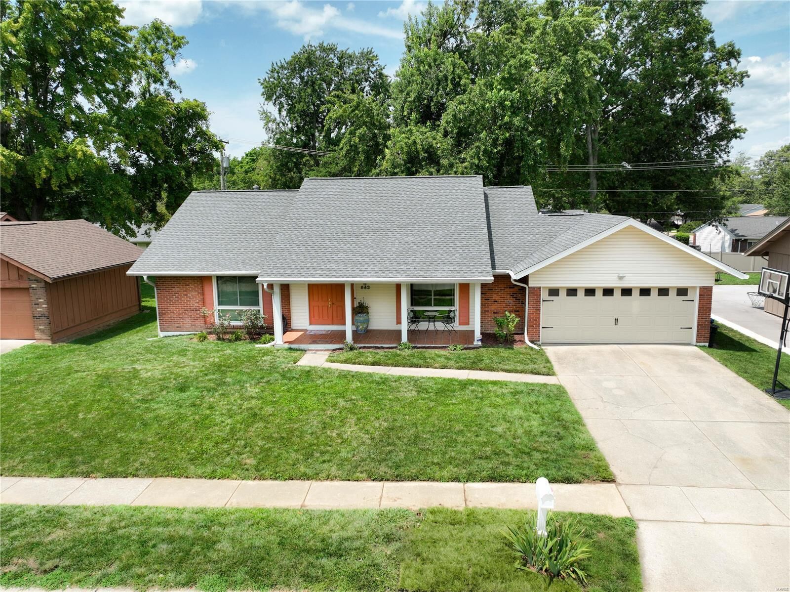 Property Photo: 843 Somerton Ridge Drive MO 63141