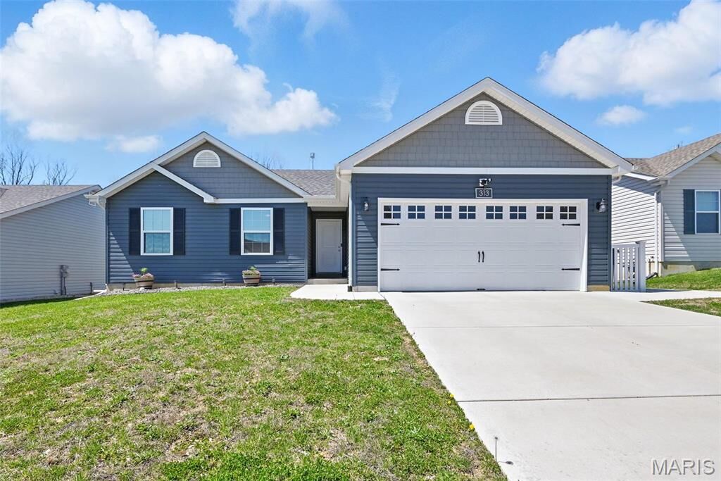 Property Photo:  313 Plymouth Drive  MO 63390 