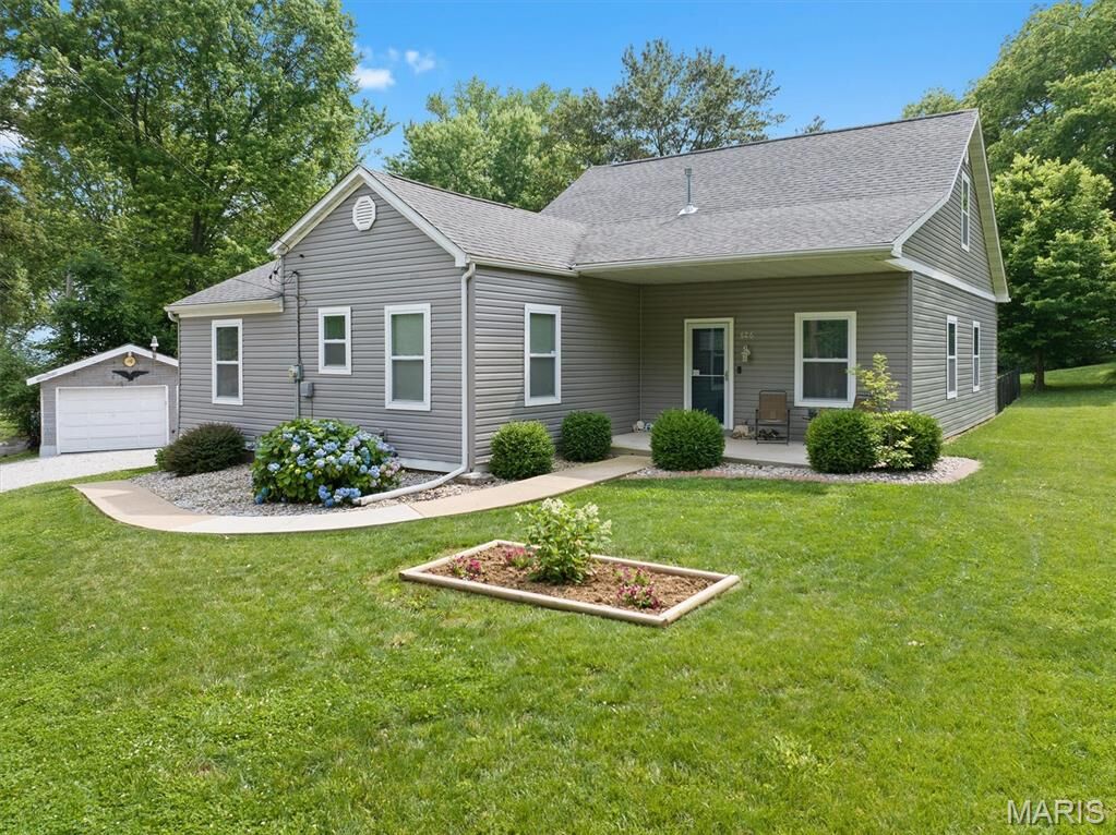 Property Photo:  626 W Main Street  IL 62254 