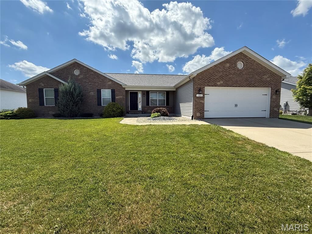 Property Photo:  108 Garrettford Drive  IL 62010 