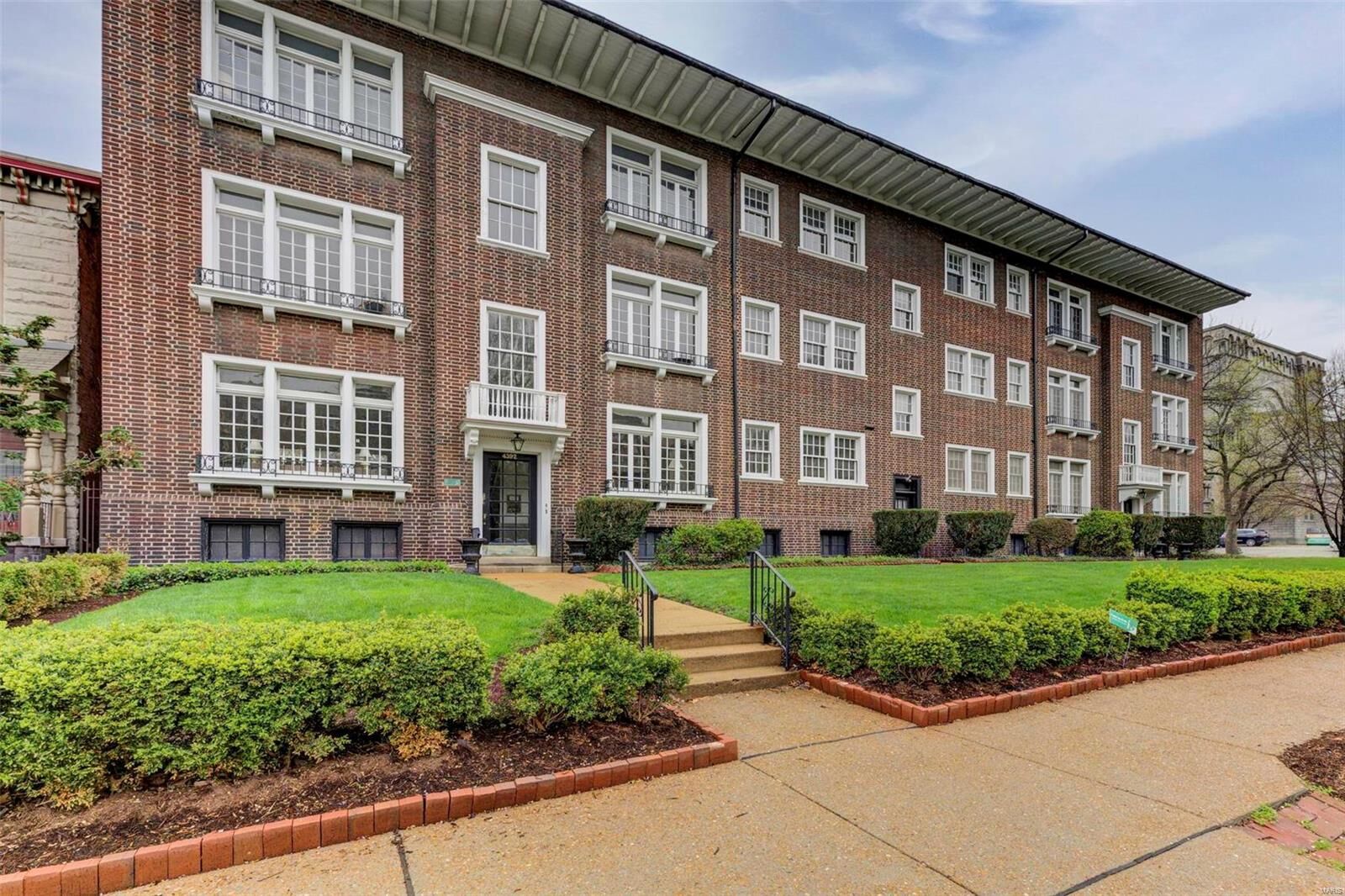 Property Photo: 4396 Maryland Avenue 3W MO 63108