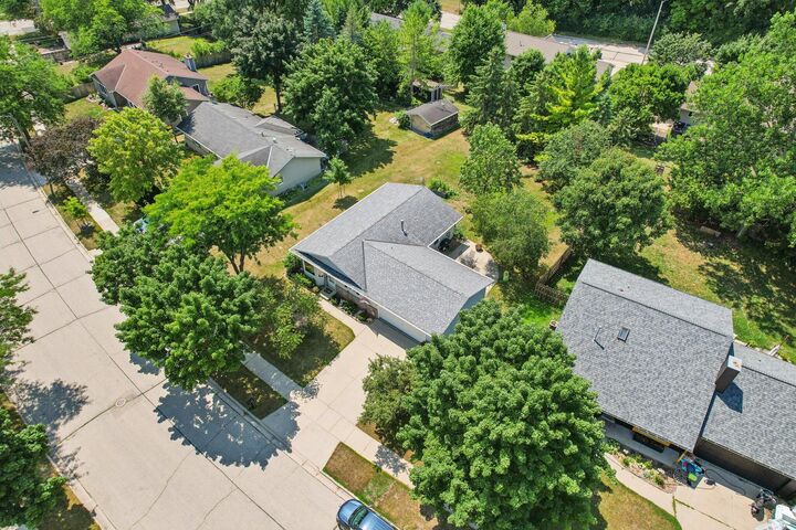 Property Photo: 436 Sheridan Dr WI 53095