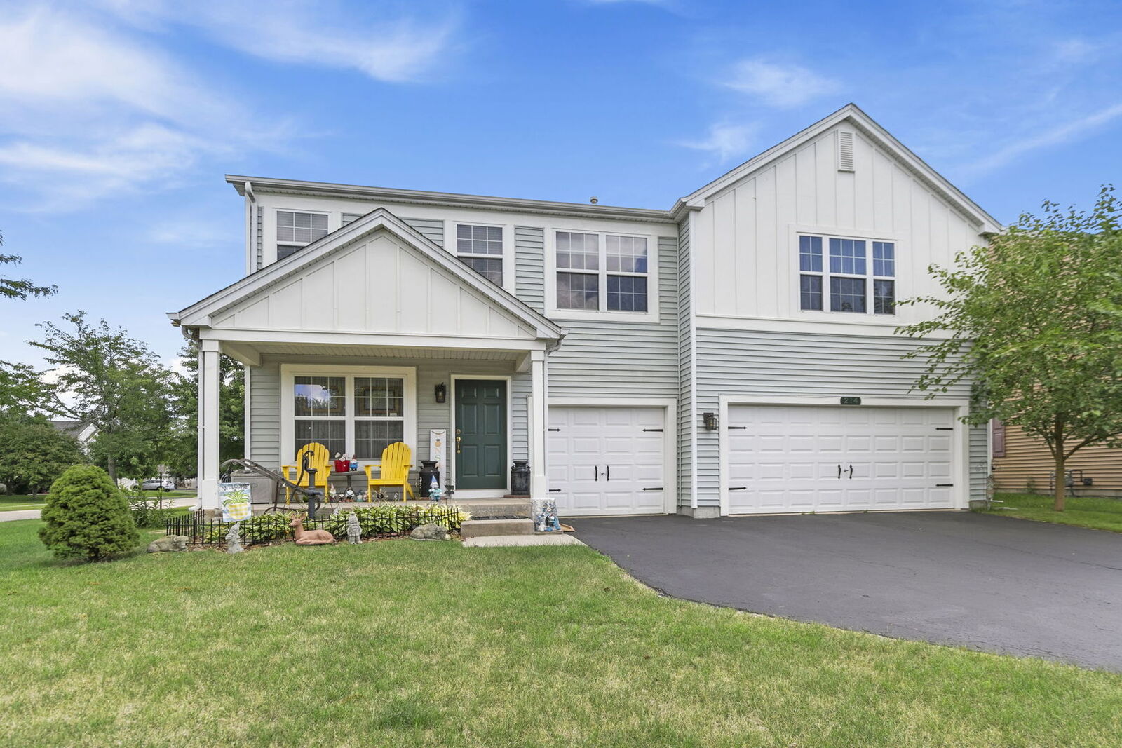 Property Photo:  214 E Lark Avenue  IL 60112 