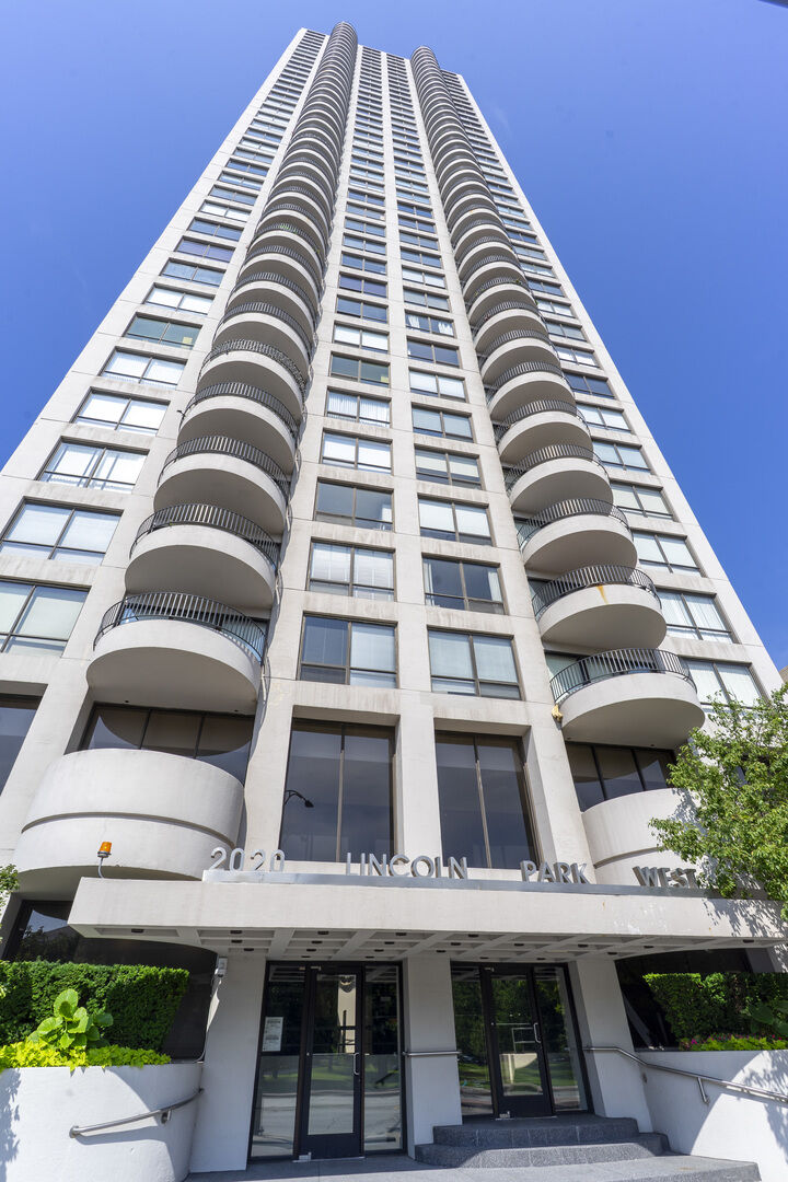 Property Photo:  2020 N Lincoln Park West 17L  IL 60614 