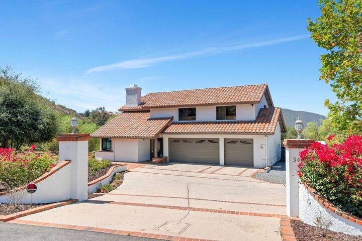 Property Photo:  3453 Via Loma Vista  CA 92029 
